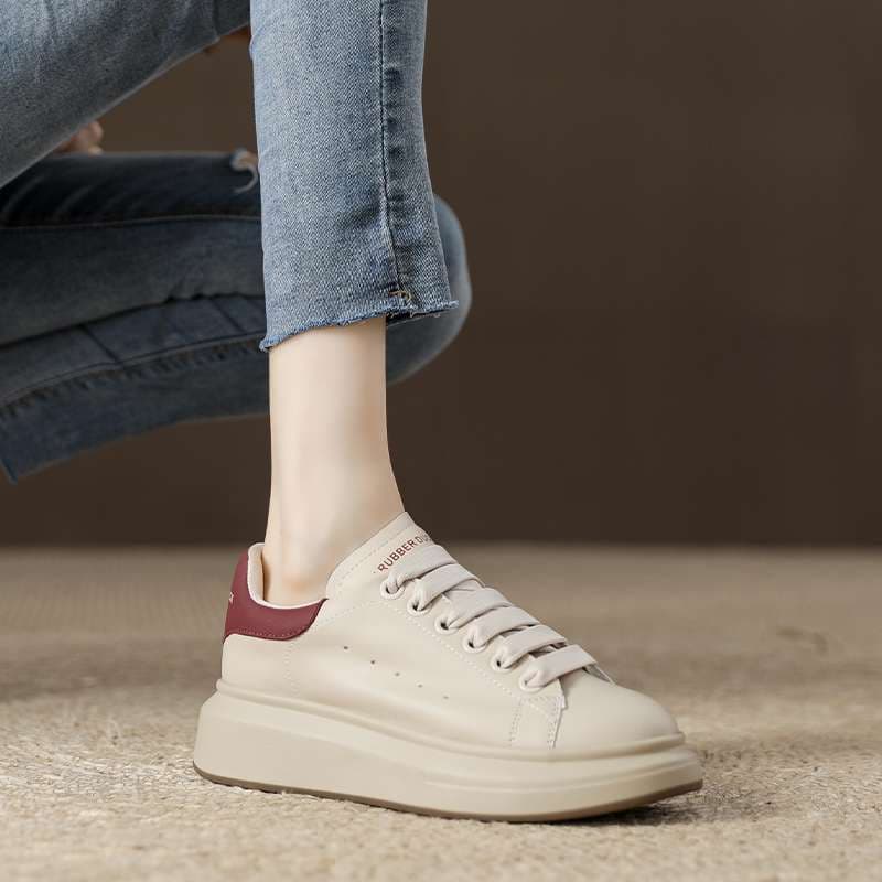 モダンシックな厚底スニーカー